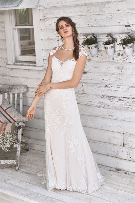 Casual Bridal Gowns: Chic Wedding Trends Revealed