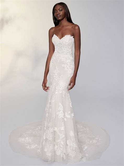 Discover Elegant Fitted Petite Wedding Dresses for Your Dream Wedding