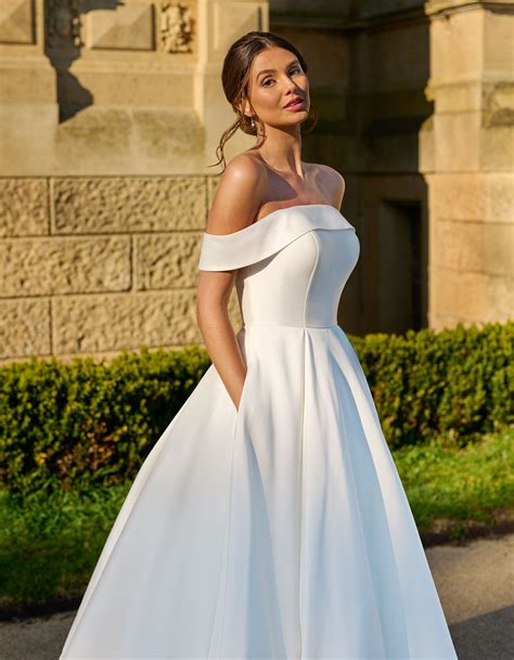 Discover the Elegance of Really Simple Wedding Dresses
