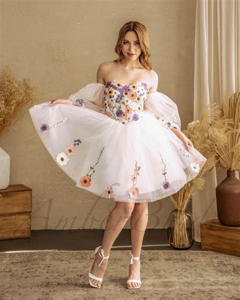 Short Floral Wedding Dresses: Chic Ideas
