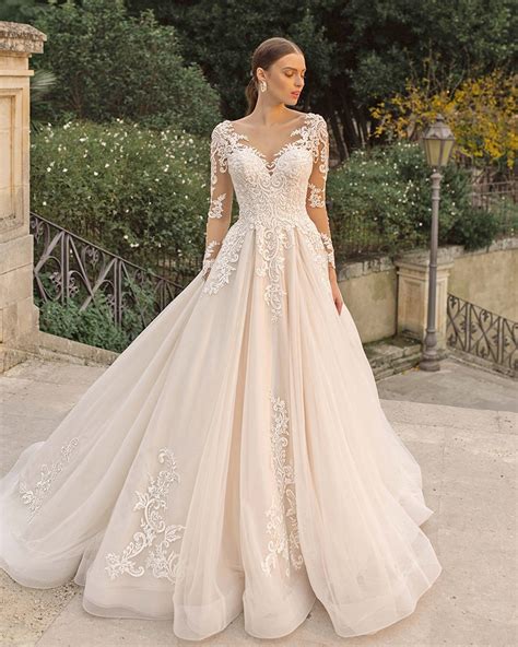 Ultimate Wedding Dress Guide: Sweetheart Neckline Sleeves Perfection
